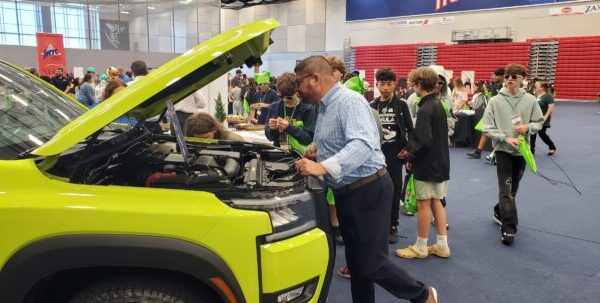 Marlow Auto Group team demonstrating automotive technology during Worlds of Work 2025 at Shenandoah University (16)