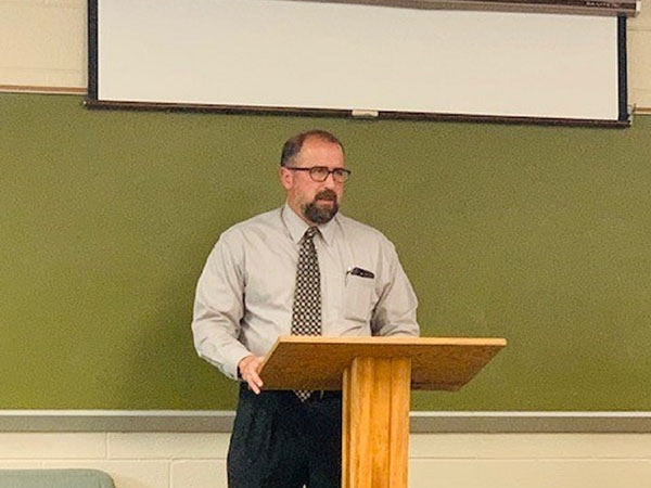 Brandon Davis receiving Marlow Motor Company Scholarship 2019 in Front Royal VA